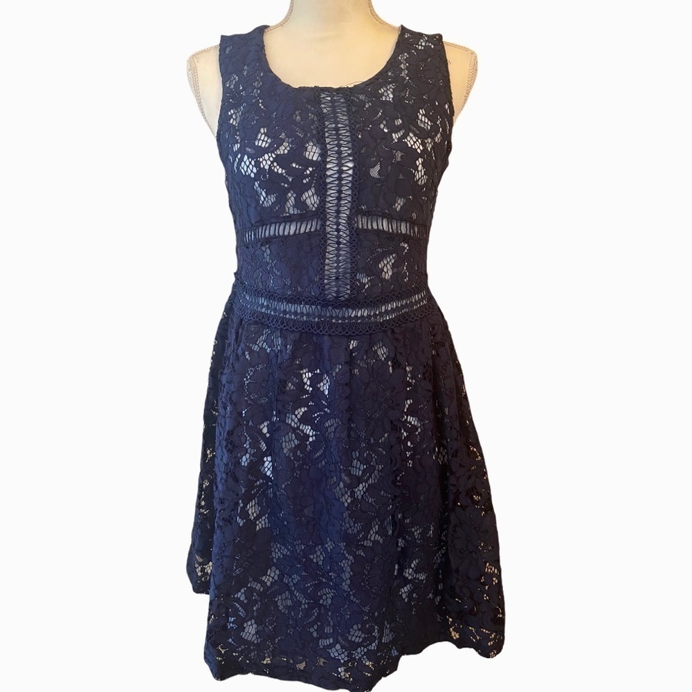 NWT QED London Women Lace Mini Dress Size 8